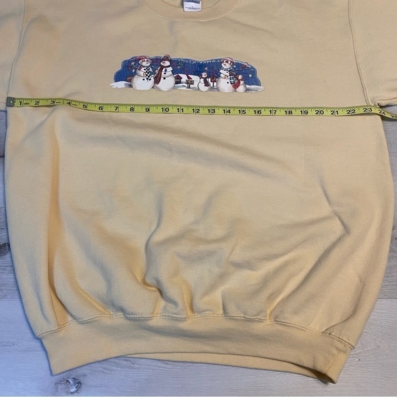 Yellow Graphic Crewneck Sweatshirt Winter Snowman Holiday Theme, size Large - Picture 7 of 7